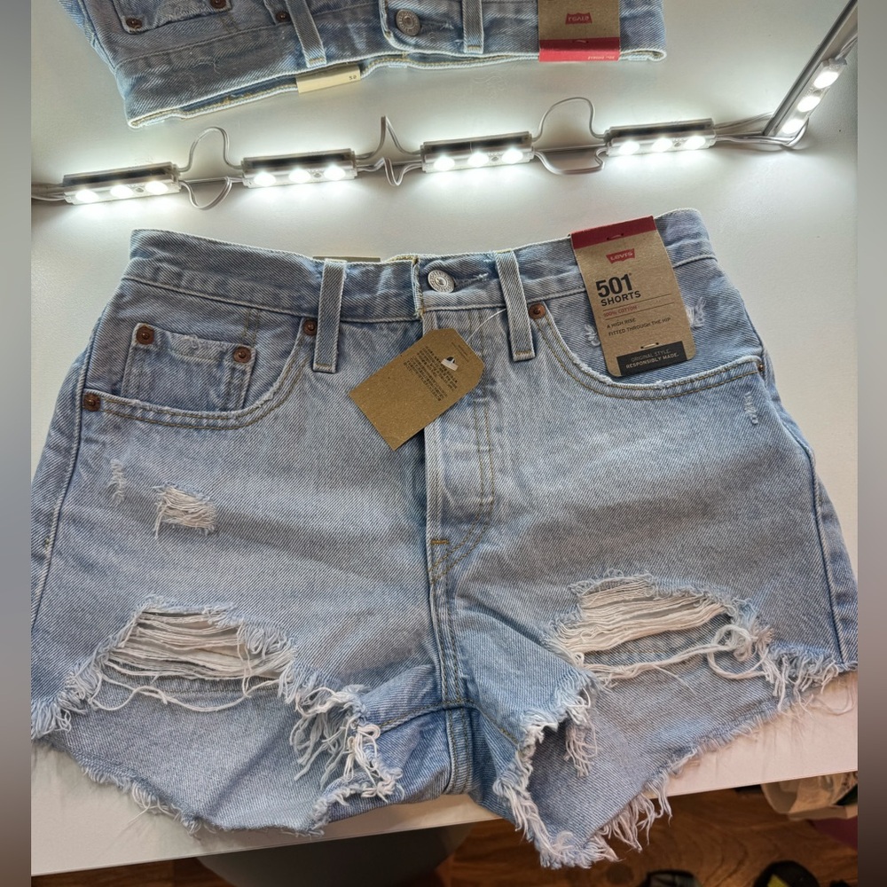Levi 501 shorts size 25 never been worn nwt
